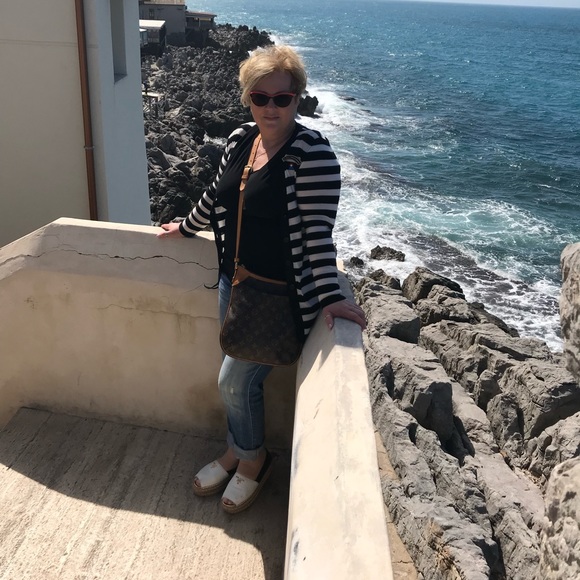 Meet your Posher, Ellen - Picture 1 of 1